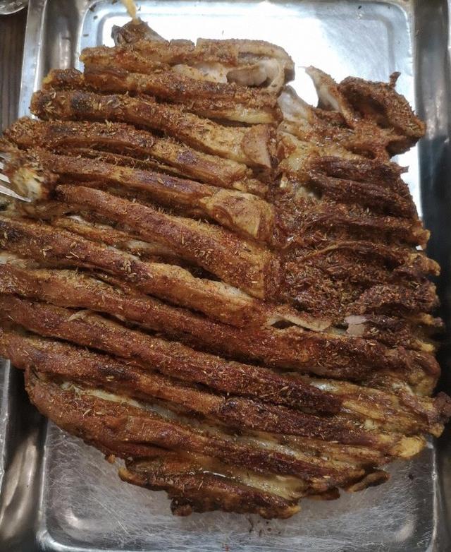哈尔滨的烤羊排，朋友告诉我时说这是烤羊排的鼻祖