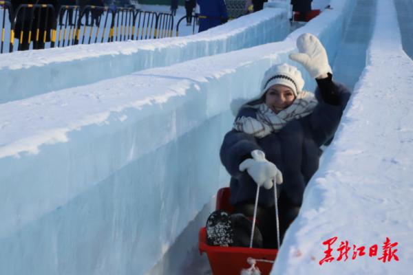 景区次第开！哈尔滨冰雪旅游掀高潮